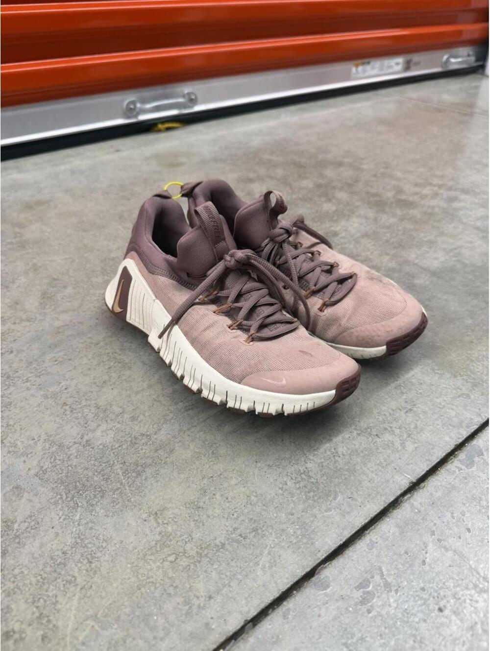 Nike Free Metcon 6 Particle Pink and white running gym shoes size 7.5 WOMENS